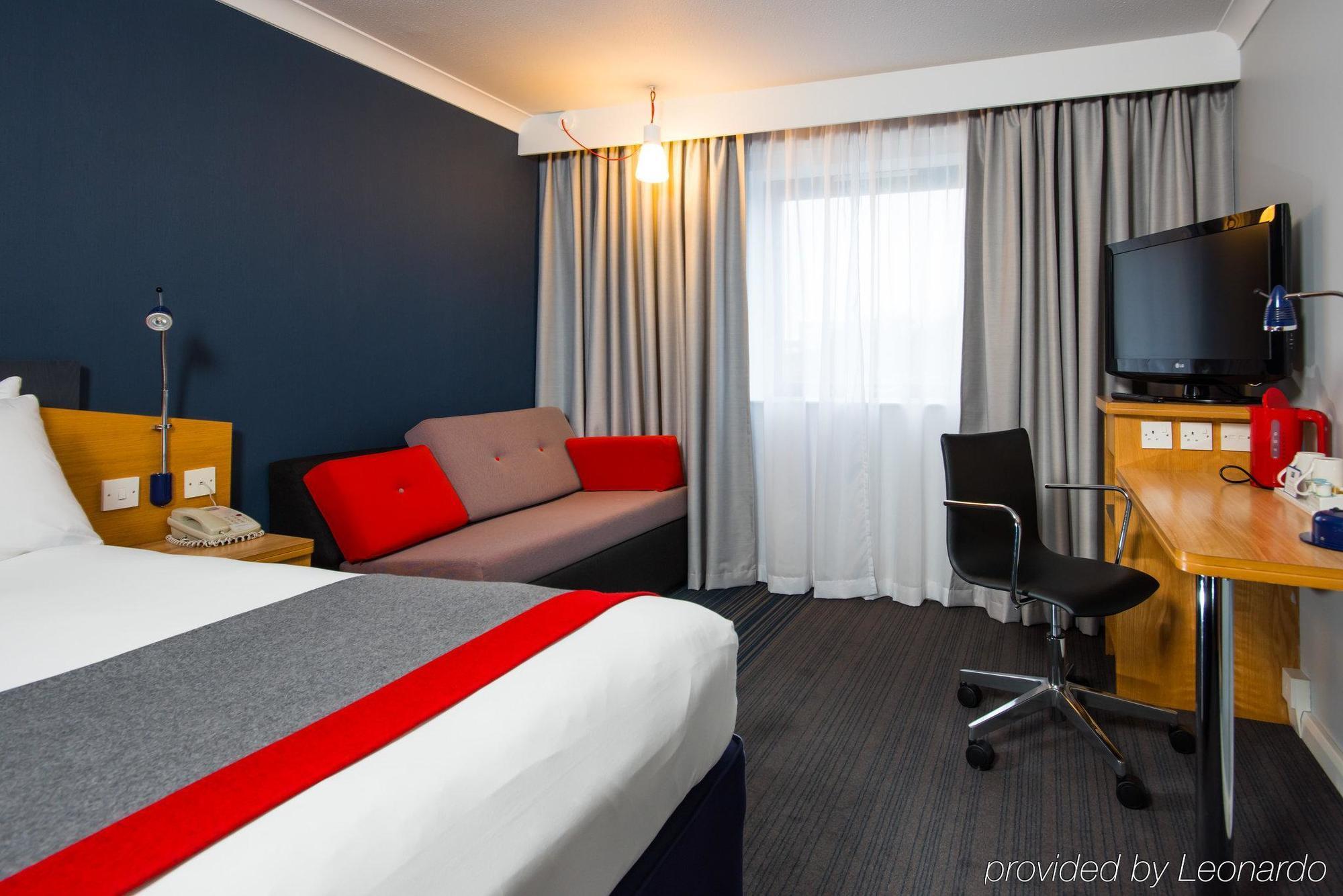 Express East By Ihg Hotel