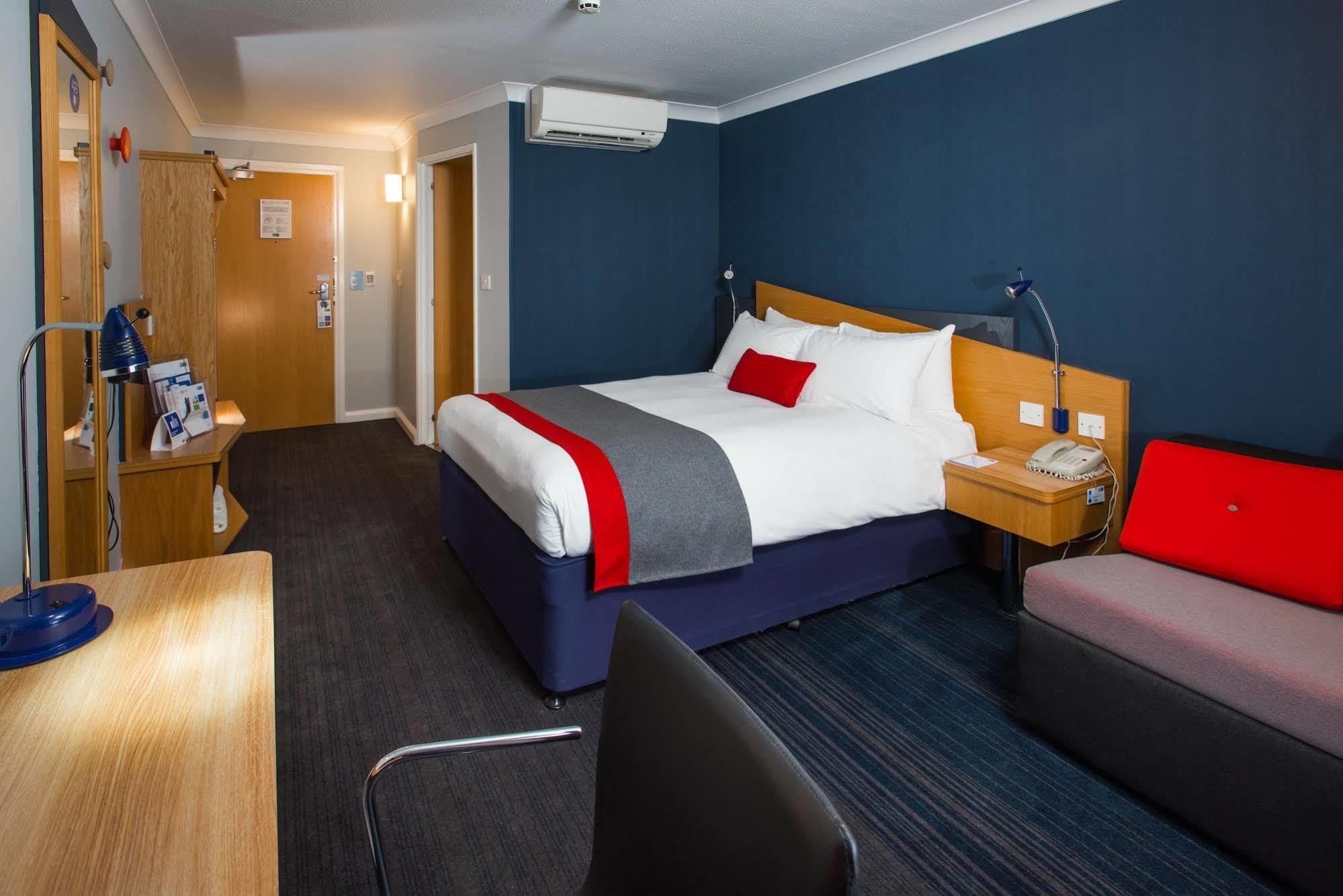 Hotel Express East By Ihg Taunton