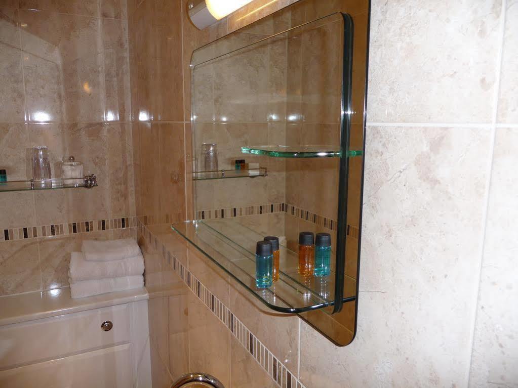 Brookfield House 4*