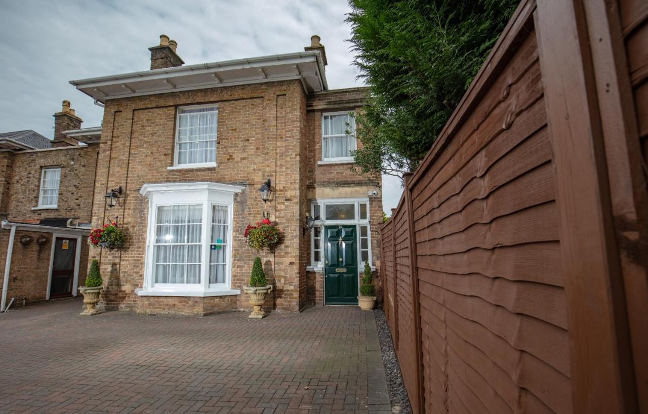 Brookfield House 4*
