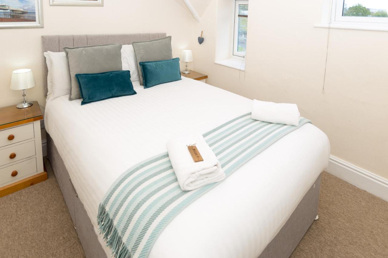 Lowdens 3* Taunton